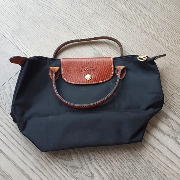 Longchamp Handbags - Longchamp small tote black